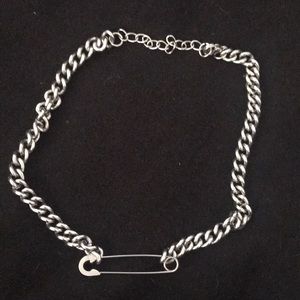 Brandy Melville pin chain